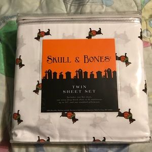 Twin Sheet set doggie in pumpkin costume